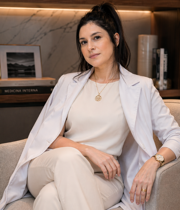 Dra. Camila Coradi - Gastroenterologista